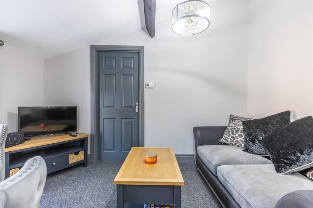 Rugby Coach House, Central Location, 5 Star Rating Экстерьер фото